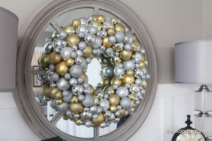 DIY Christmas Ornament Wreath Tutorial from Makoodle.com